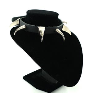 Bullet 69  - Choker, small and medium claw