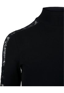 Klassinen musta paita, jossa modernit pitsihihat olkap&auml;&auml;st&auml; ranteeseen