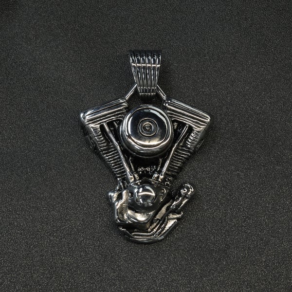 V-Twin Engine -ter&auml;sriipus moottorimuotoilulla