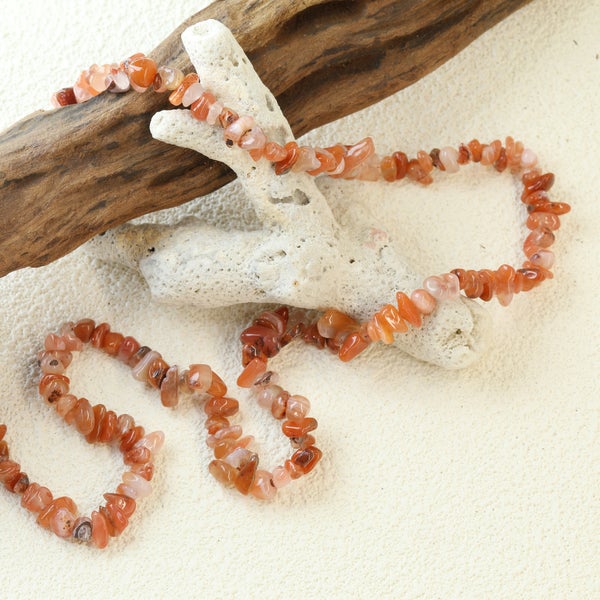 Punainen akaatti sirukivikaulakoru