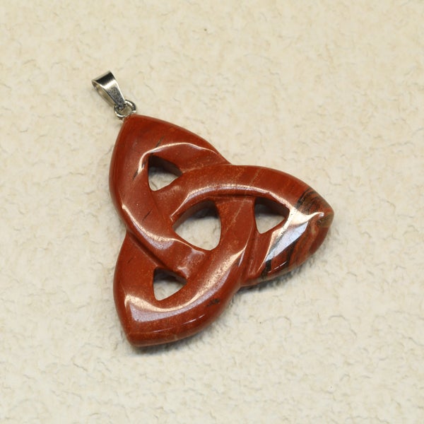 Punainen jaspis - Triquetra-riipus