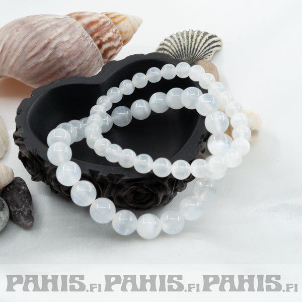 Seleniitti tunnetaan energioiden puhdistajana ja henkisen selkeyden kivin&auml;.